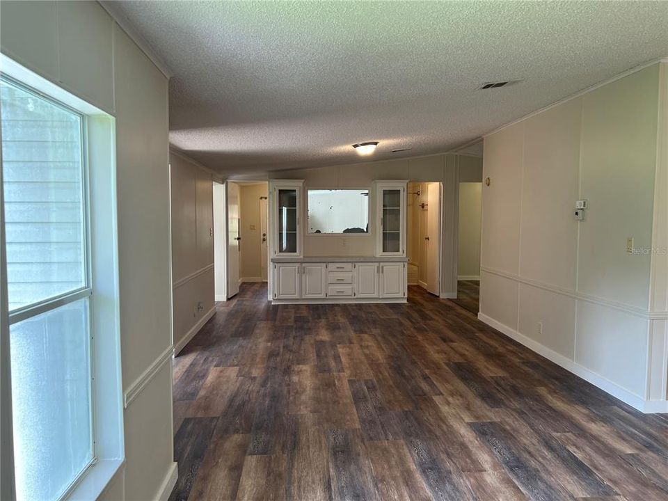 Active With Contract: $1,900 (3 beds, 2 baths, 1863 Square Feet)