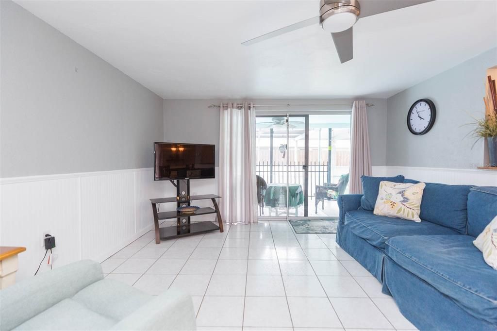 Active With Contract: $240,000 (2 beds, 2 baths, 1098 Square Feet)