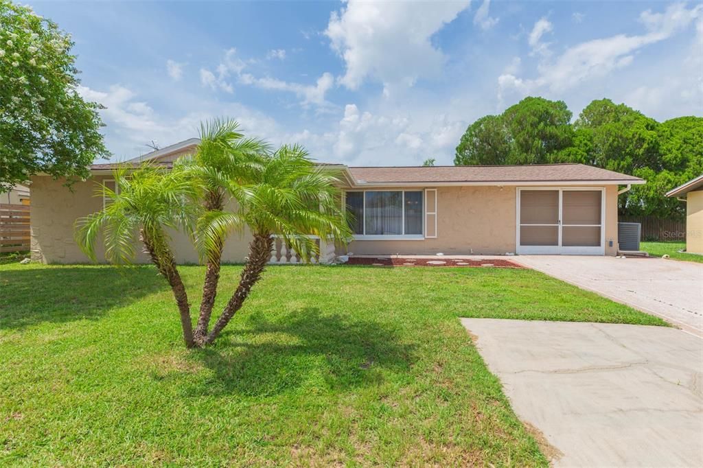 Active With Contract: $240,000 (2 beds, 2 baths, 1098 Square Feet)