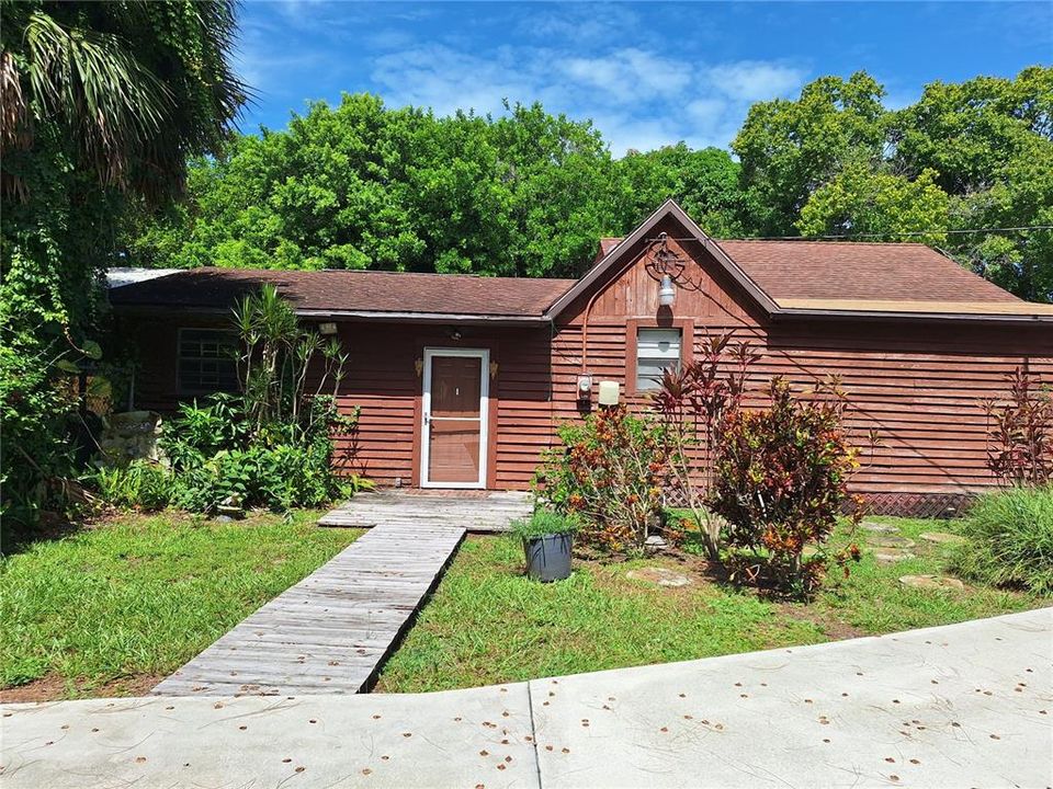 For Sale: $395,000 (3 beds, 2 baths, 1688 Square Feet)