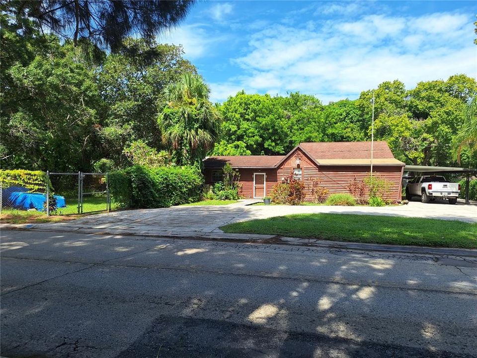 For Sale: $395,000 (3 beds, 2 baths, 1688 Square Feet)