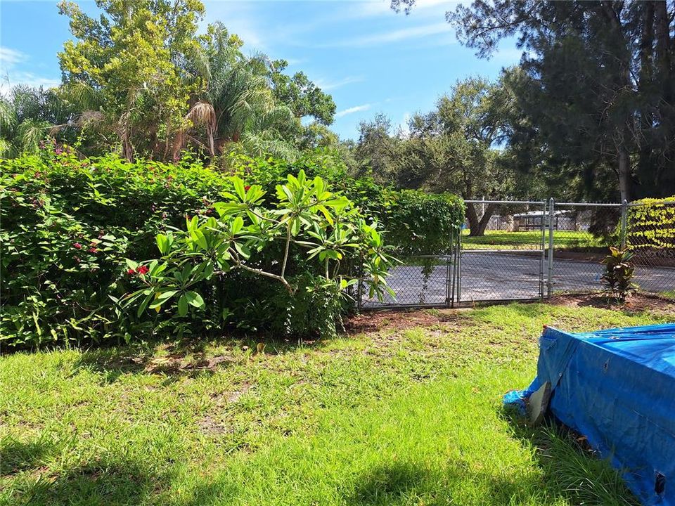 Double gates to bring your toys on to property