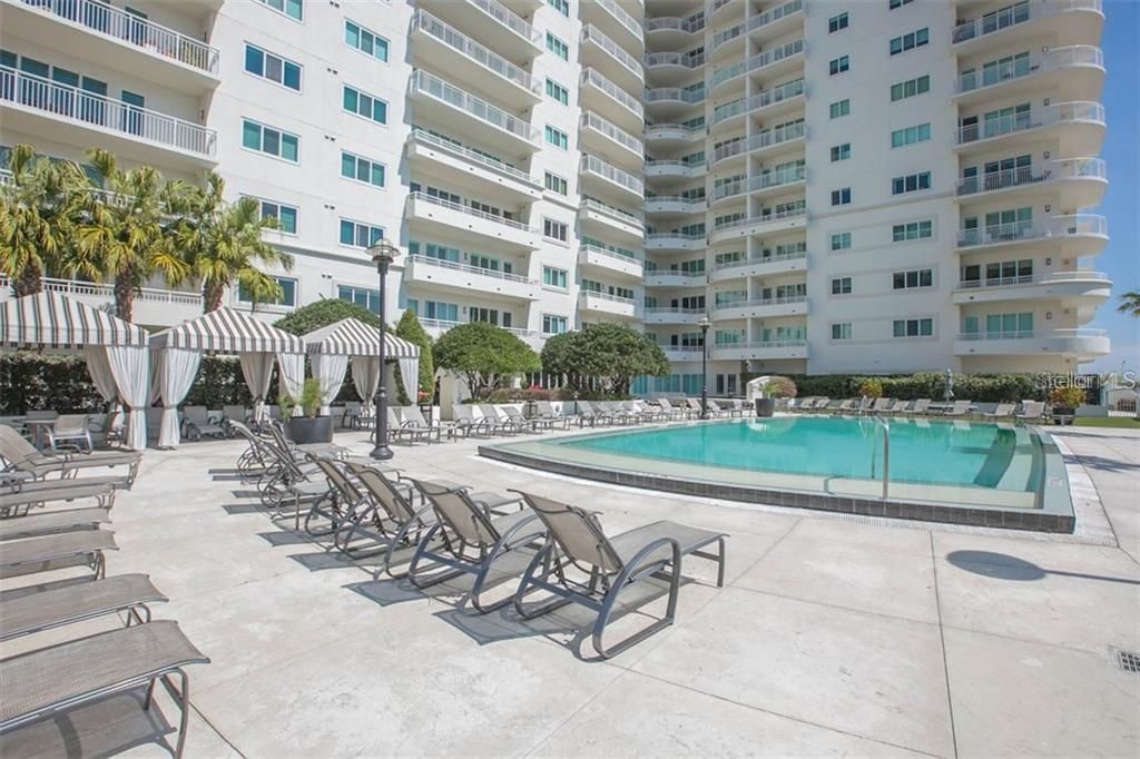 Active With Contract: $2,600 (1 beds, 2 baths, 1325 Square Feet)