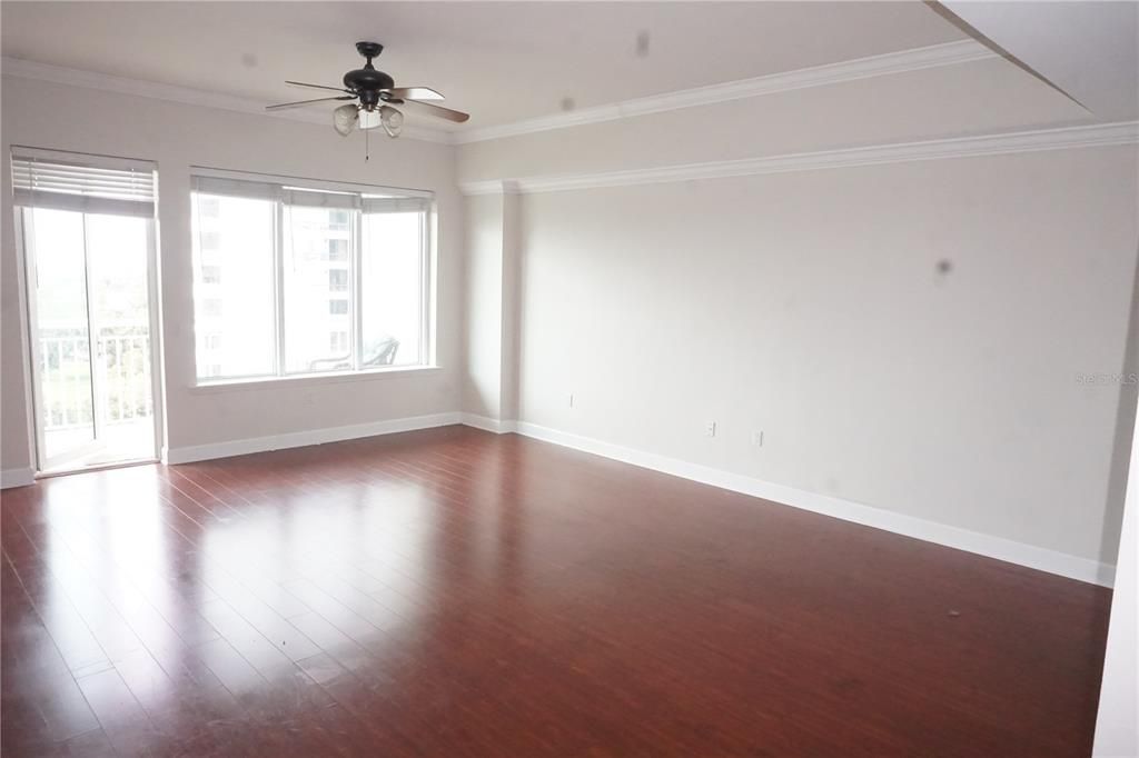 Active With Contract: $2,600 (1 beds, 2 baths, 1325 Square Feet)