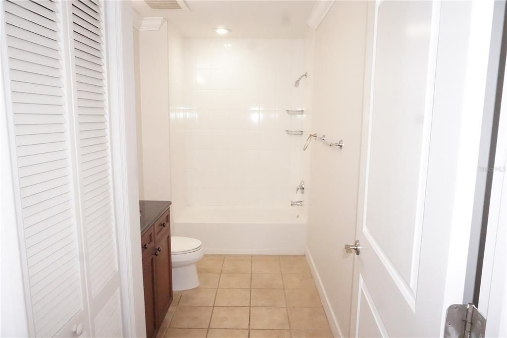 Active With Contract: $2,600 (1 beds, 2 baths, 1325 Square Feet)