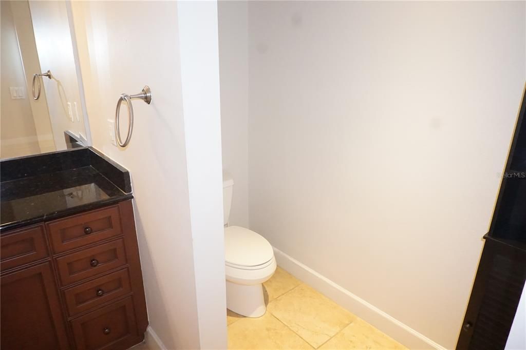 Active With Contract: $2,600 (1 beds, 2 baths, 1325 Square Feet)