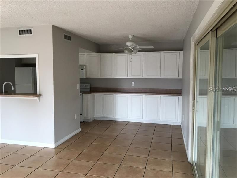 For Sale: $155,000 (1 beds, 1 baths, 781 Square Feet)