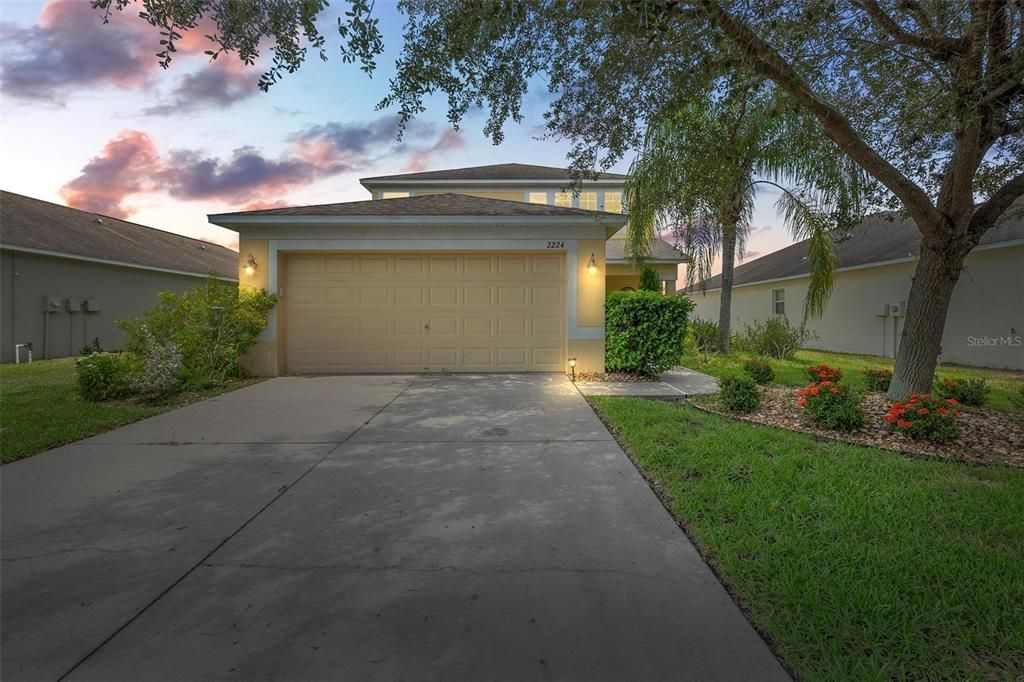 Active With Contract: $350,000 (3 beds, 2 baths, 1816 Square Feet)