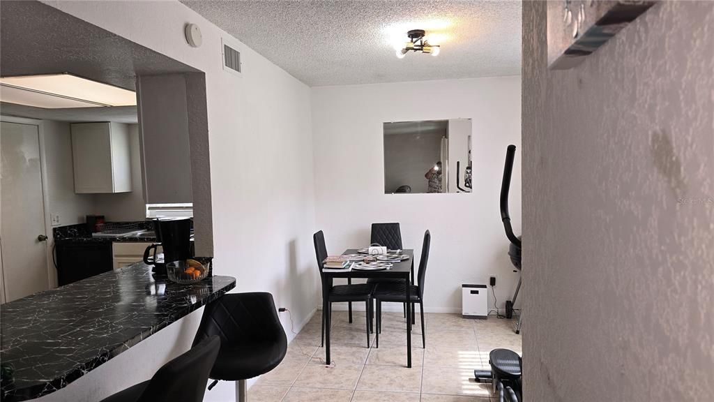 For Sale: $201,000 (2 beds, 2 baths, 905 Square Feet)