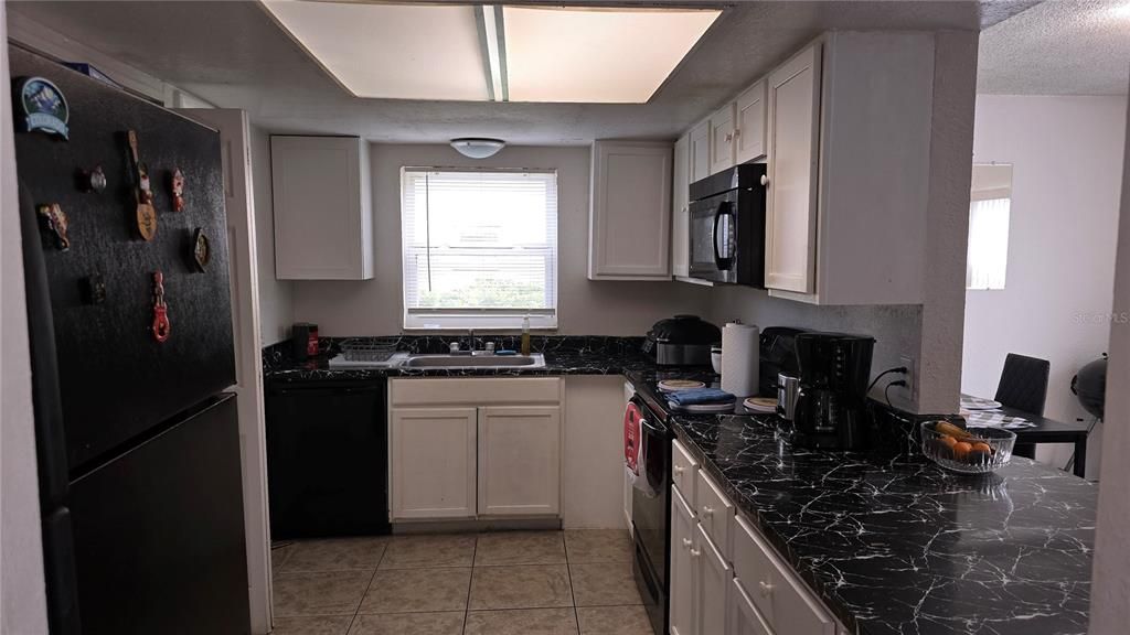 For Sale: $201,000 (2 beds, 2 baths, 905 Square Feet)