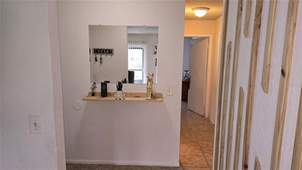 For Sale: $201,000 (2 beds, 2 baths, 905 Square Feet)