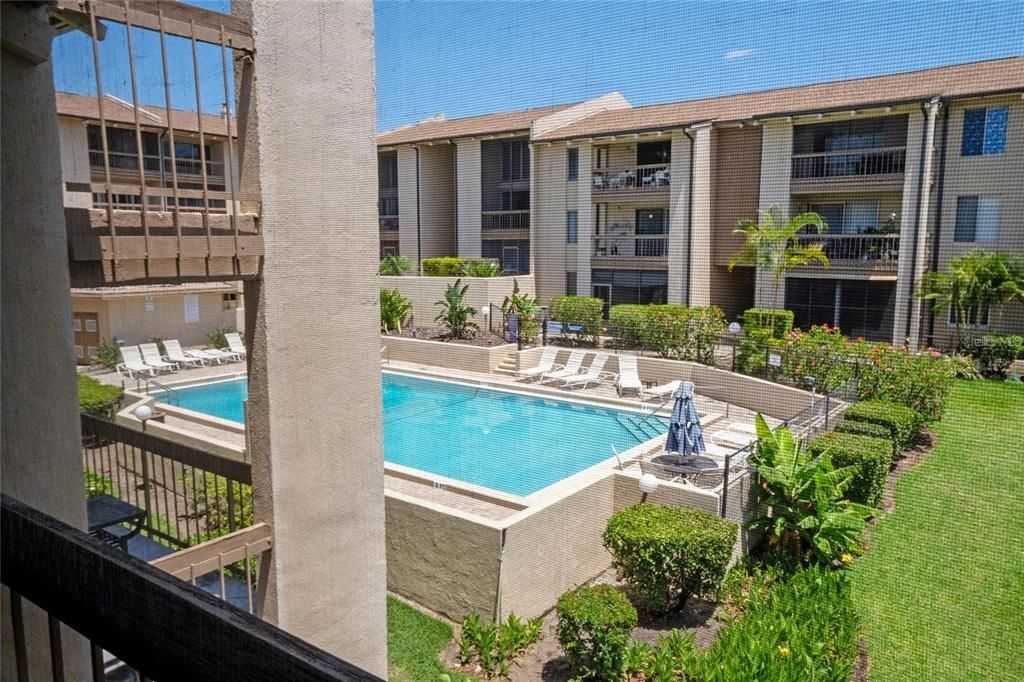 Active With Contract: $1,375 (1 beds, 1 baths, 633 Square Feet)