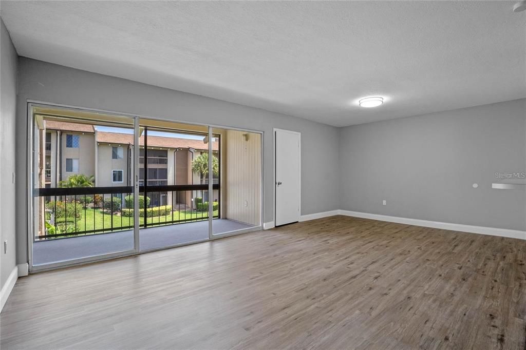 Active With Contract: $1,375 (1 beds, 1 baths, 633 Square Feet)