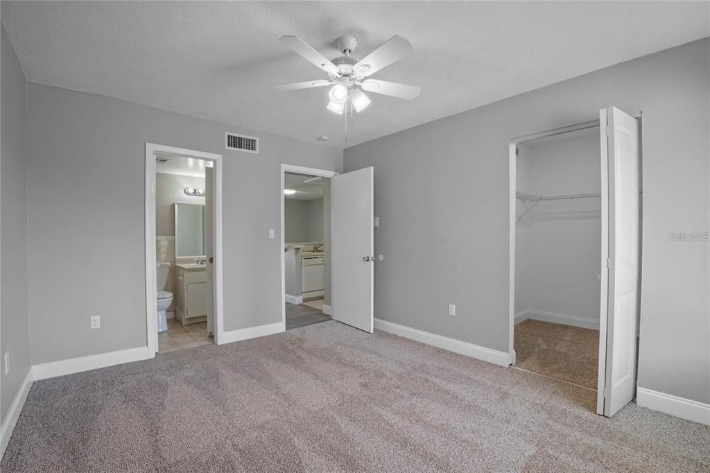 Active With Contract: $1,375 (1 beds, 1 baths, 633 Square Feet)