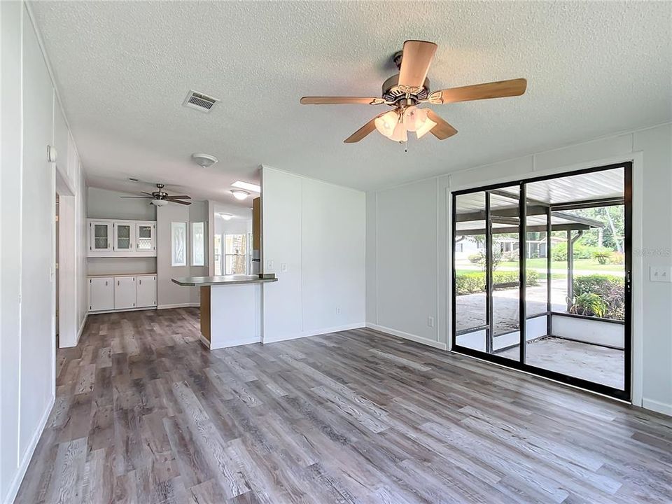 Active With Contract: $159,900 (2 beds, 2 baths, 1040 Square Feet)