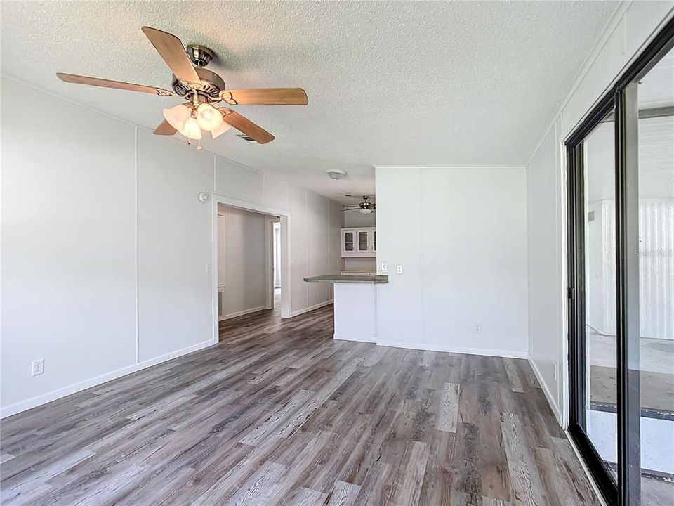 Active With Contract: $159,900 (2 beds, 2 baths, 1040 Square Feet)