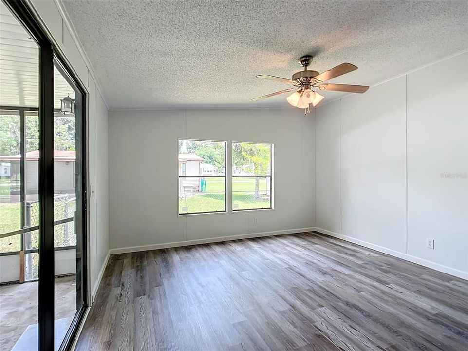 Active With Contract: $159,900 (2 beds, 2 baths, 1040 Square Feet)