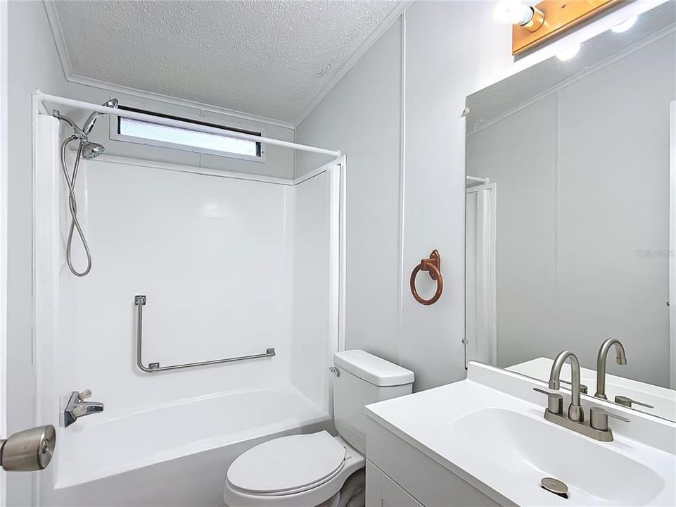 Active With Contract: $159,900 (2 beds, 2 baths, 1040 Square Feet)