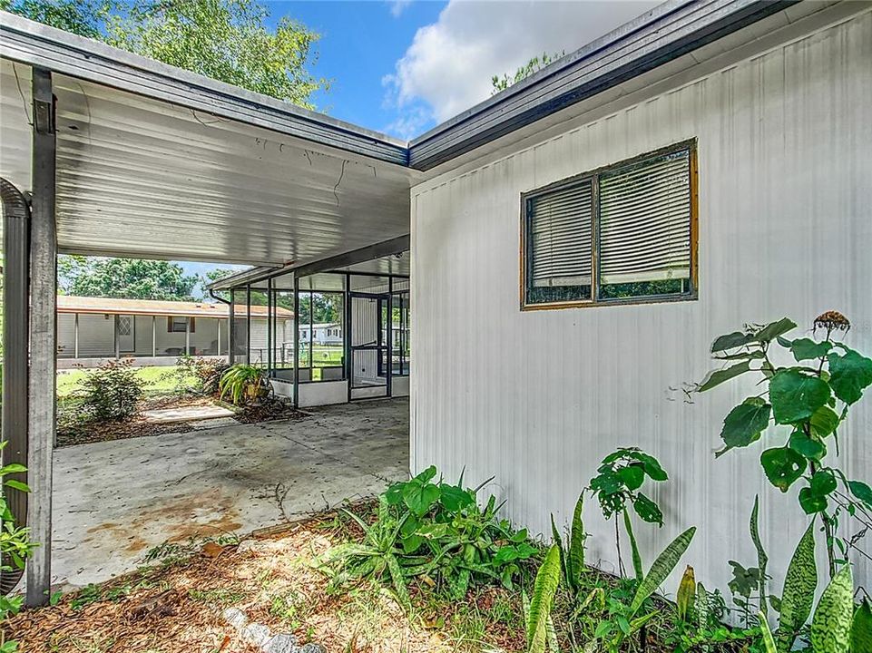 Active With Contract: $159,900 (2 beds, 2 baths, 1040 Square Feet)