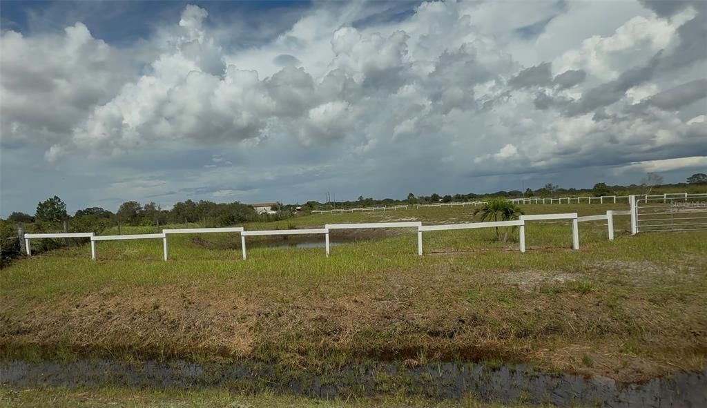 En Venta: $50,000 (1.25 acres)