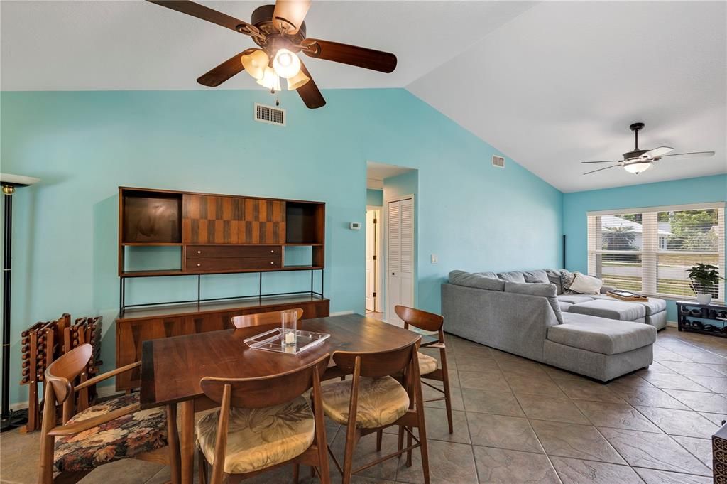 For Sale: $379,000 (3 beds, 2 baths, 1291 Square Feet)