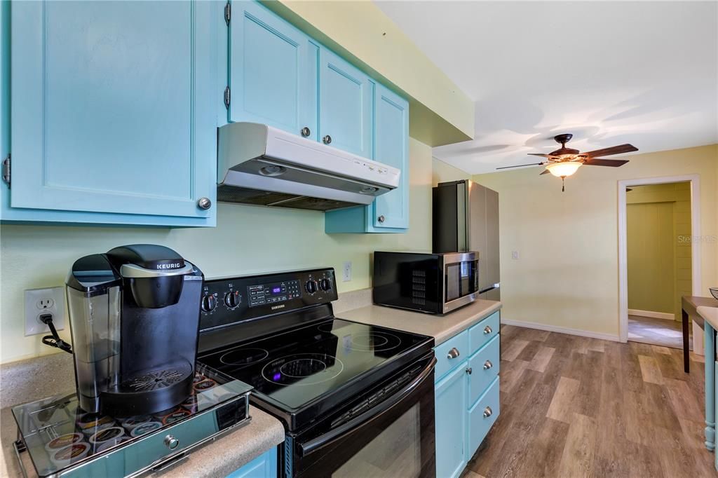 For Sale: $379,000 (3 beds, 2 baths, 1291 Square Feet)