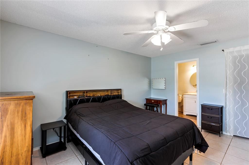 For Sale: $379,000 (3 beds, 2 baths, 1291 Square Feet)