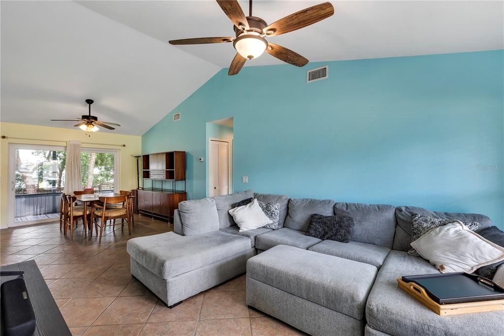 For Sale: $379,000 (3 beds, 2 baths, 1291 Square Feet)