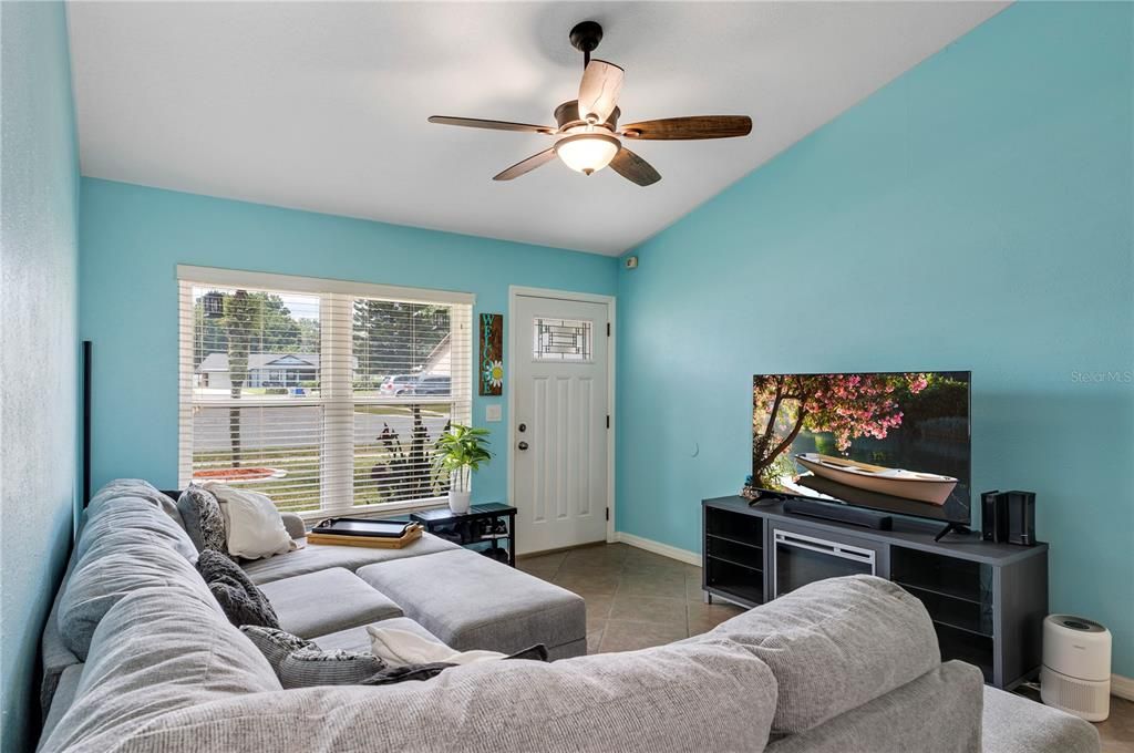 For Sale: $379,000 (3 beds, 2 baths, 1291 Square Feet)