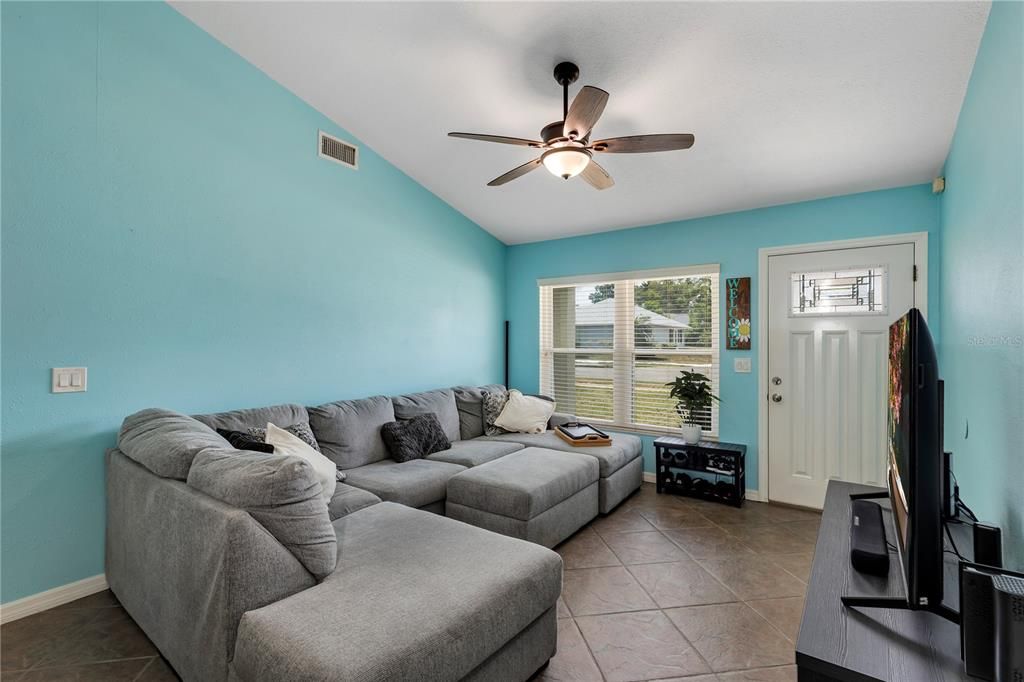 For Sale: $379,000 (3 beds, 2 baths, 1291 Square Feet)