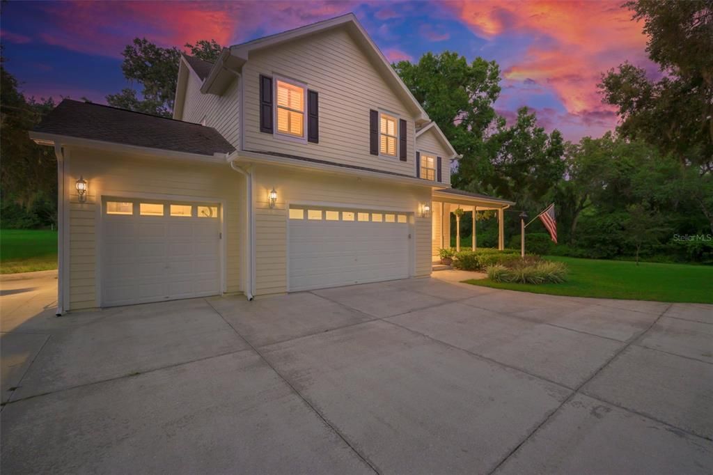 For Sale: $869,000 (4 beds, 2 baths, 2724 Square Feet)