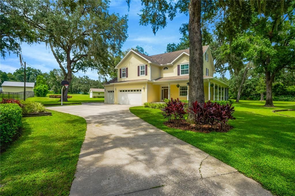 For Sale: $869,000 (4 beds, 2 baths, 2724 Square Feet)