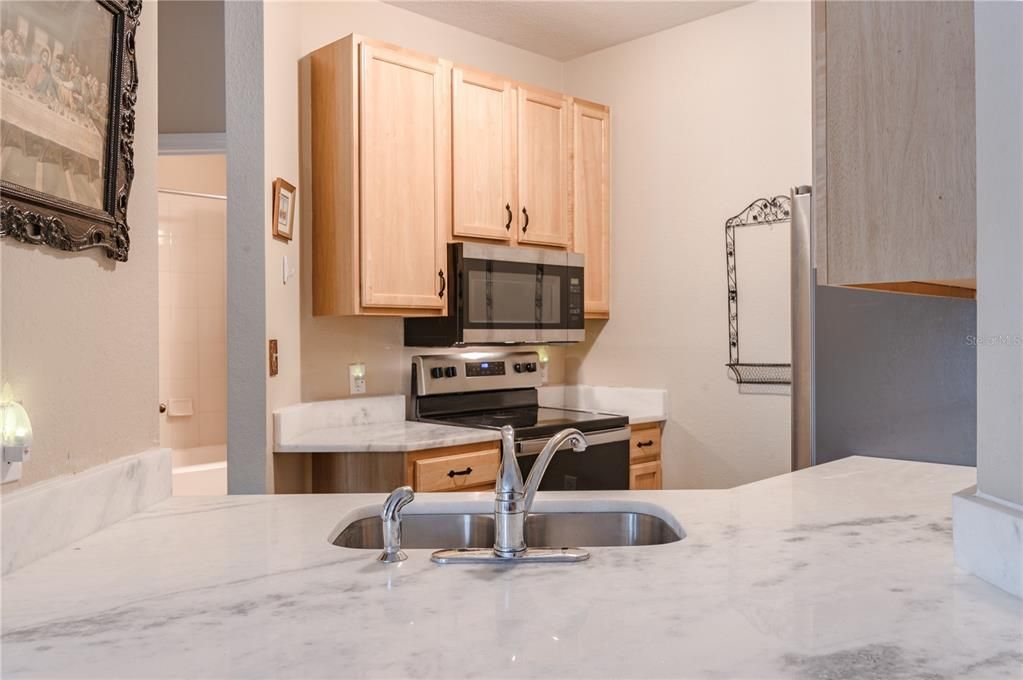 Active With Contract: $179,500 (1 beds, 1 baths, 769 Square Feet)