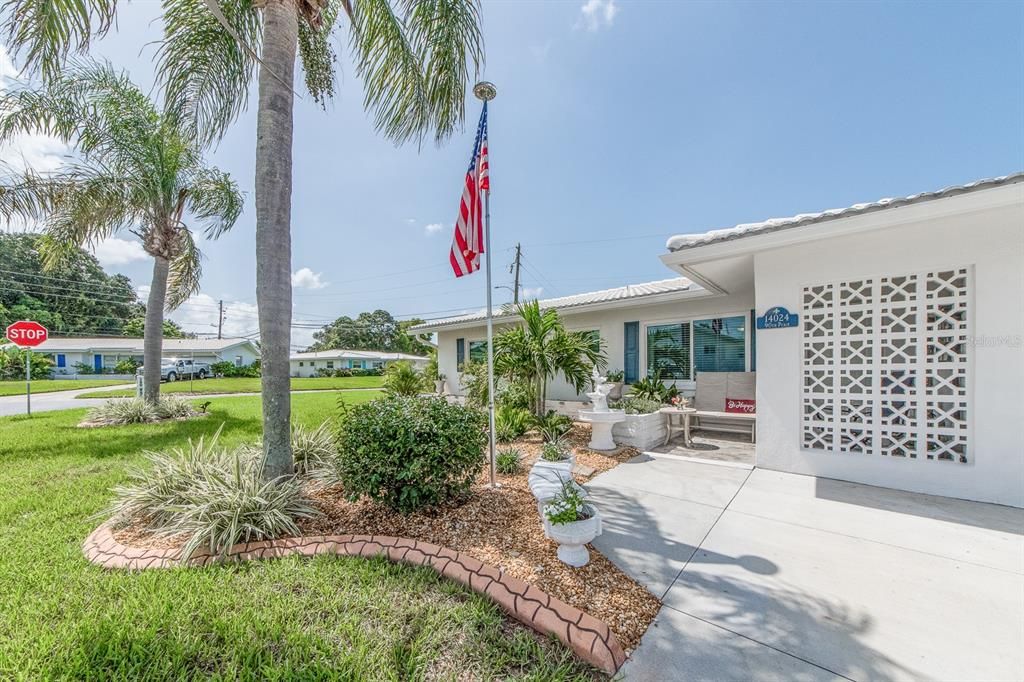 Active With Contract: $429,900 (3 beds, 2 baths, 1512 Square Feet)