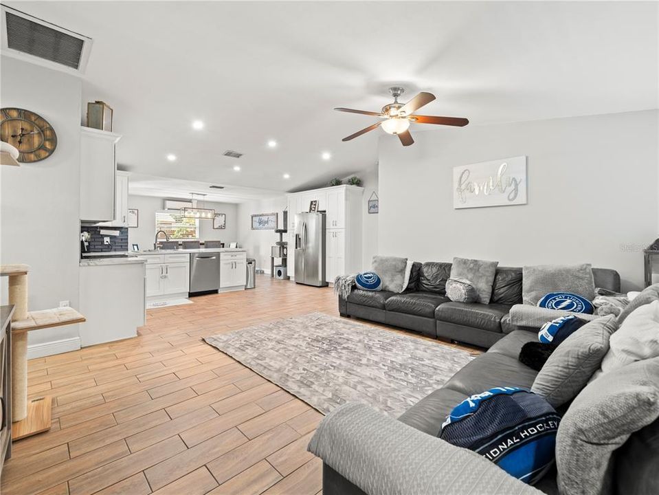 For Sale: $449,000 (3 beds, 2 baths, 1449 Square Feet)