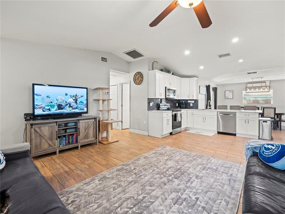 For Sale: $449,000 (3 beds, 2 baths, 1449 Square Feet)