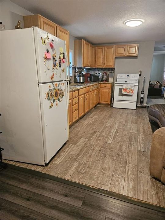 For Sale: $120,000 (2 beds, 2 baths, 655 Square Feet)