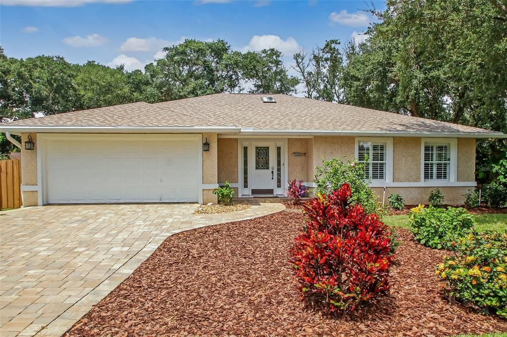 For Sale: $860,000 (3 beds, 2 baths, 1753 Square Feet)