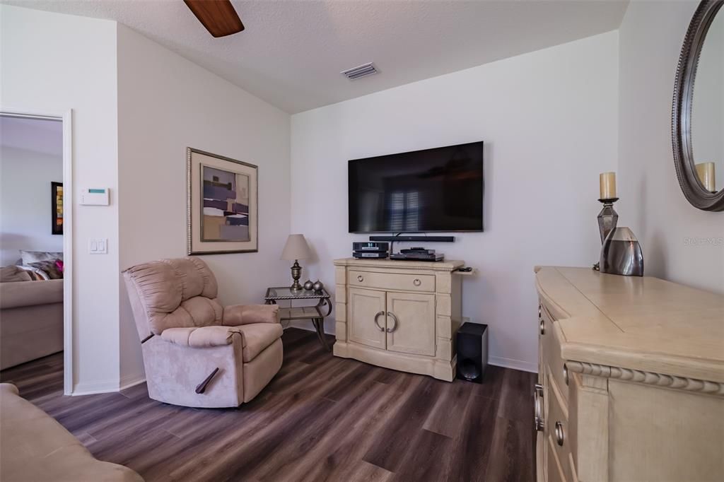 For Sale: $410,000 (3 beds, 2 baths, 1614 Square Feet)