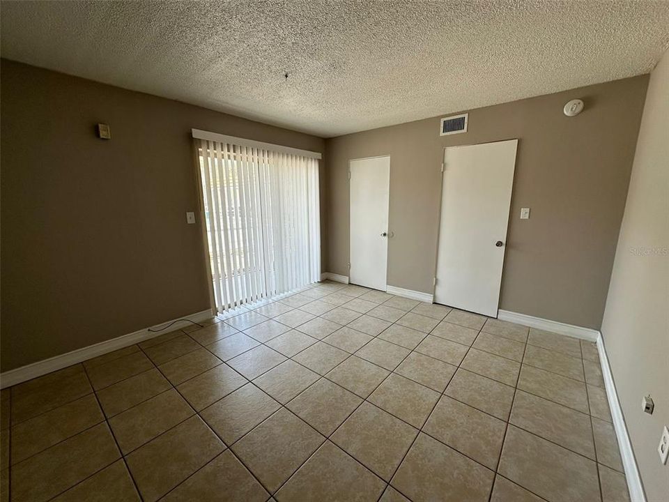 For Rent: $1,300 (1 beds, 1 baths, 650 Square Feet)