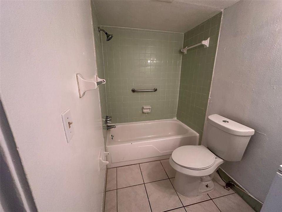 For Rent: $1,300 (1 beds, 1 baths, 650 Square Feet)