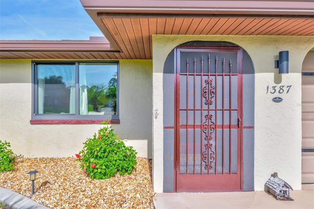 Active With Contract: $298,700 (2 beds, 2 baths, 1243 Square Feet)