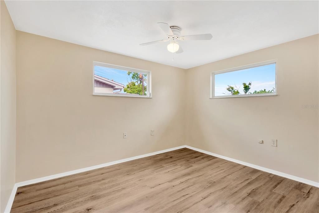 Active With Contract: $235,000 (2 beds, 2 baths, 1056 Square Feet)