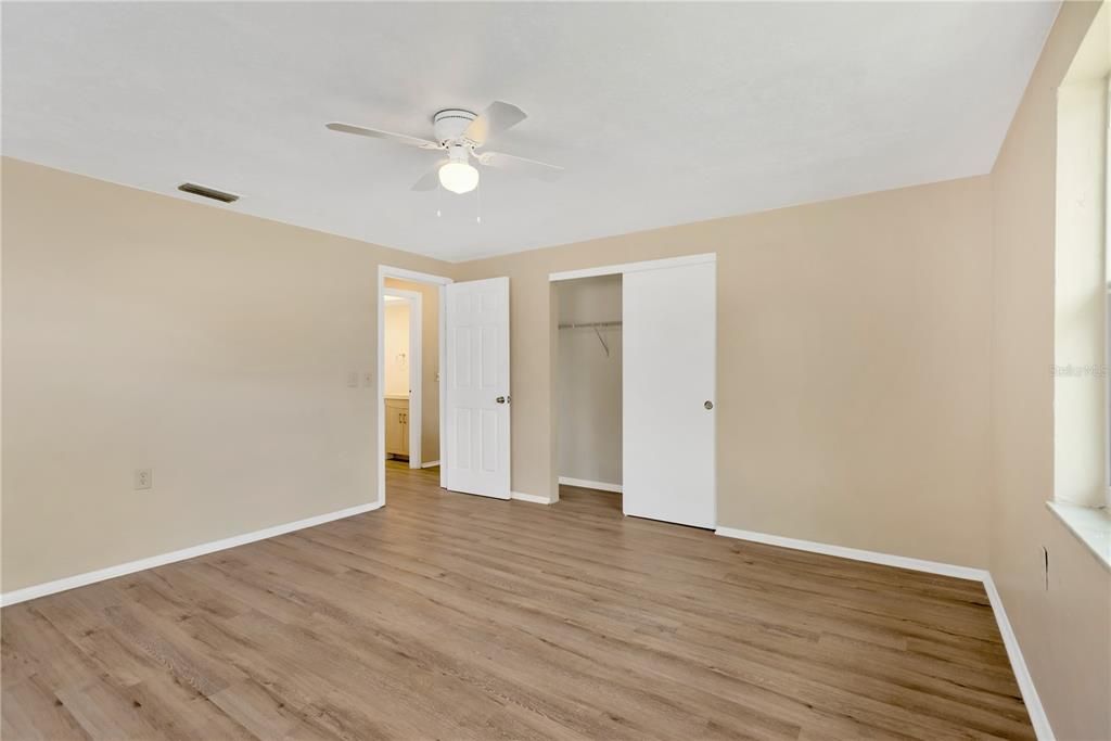 For Sale: $229,000 (2 beds, 2 baths, 1056 Square Feet)