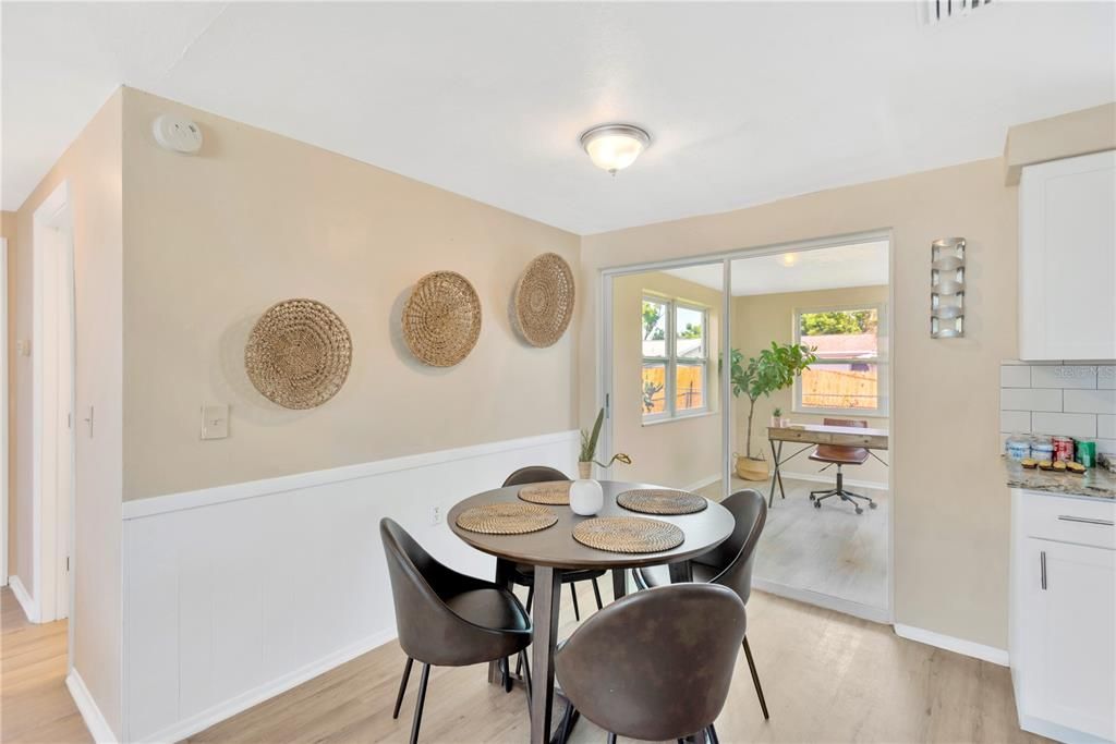 For Sale: $229,000 (2 beds, 2 baths, 1056 Square Feet)