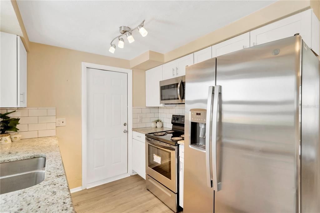 For Sale: $229,000 (2 beds, 2 baths, 1056 Square Feet)