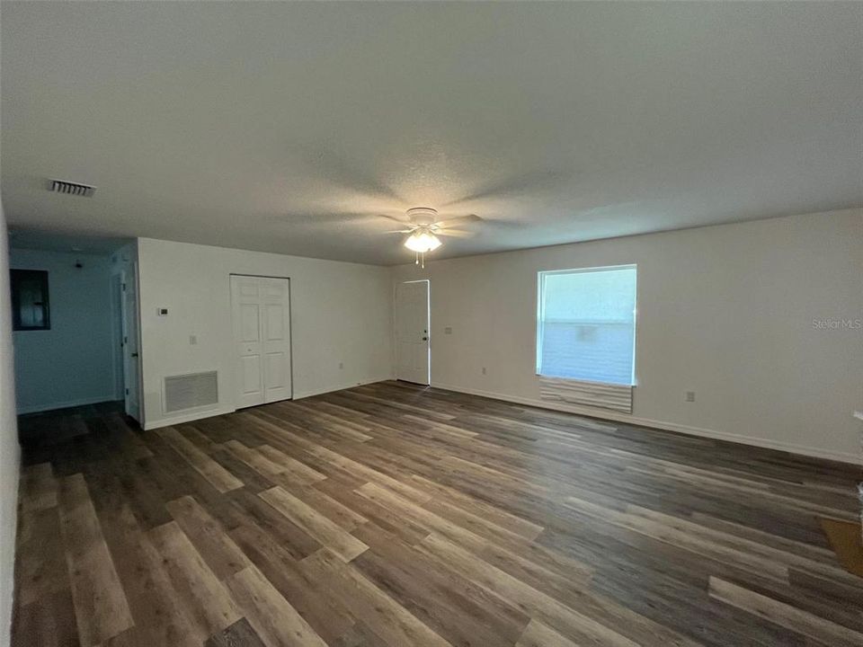 For Sale: $270,000 (3 beds, 2 baths, 1386 Square Feet)