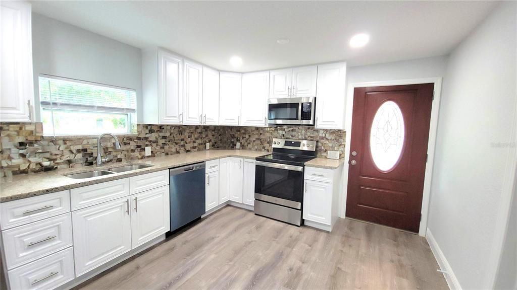 Active With Contract: $349,900 (3 beds, 2 baths, 1332 Square Feet)