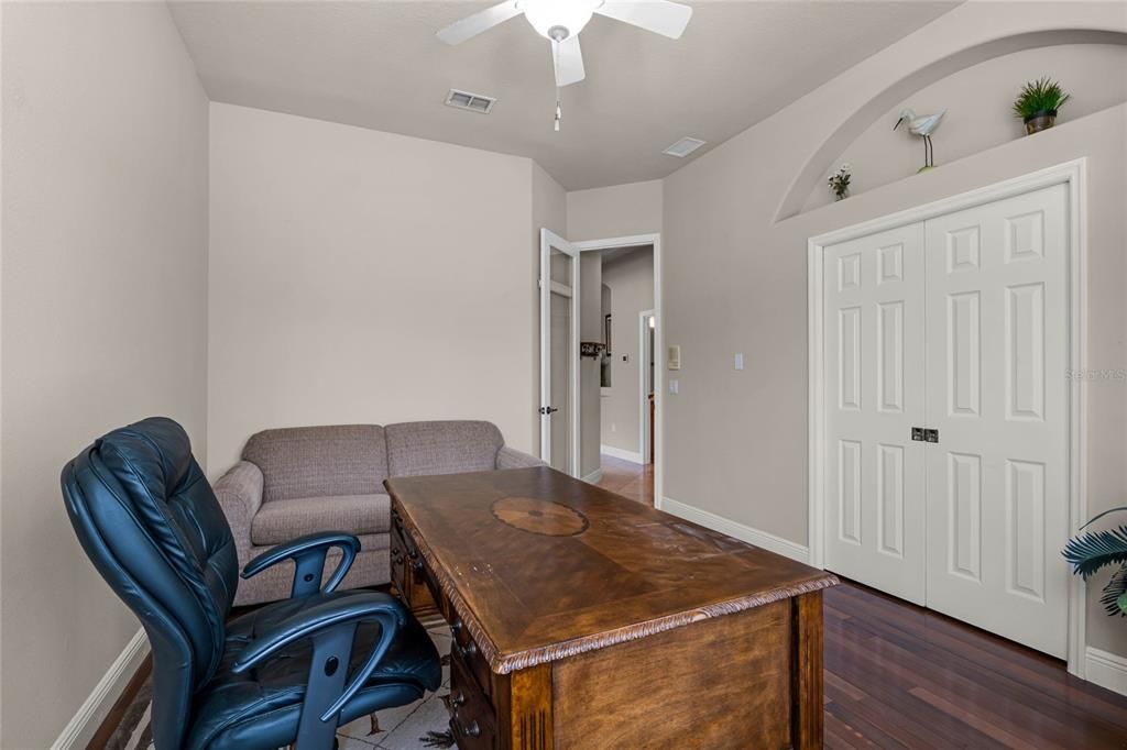 For Sale: $375,000 (2 beds, 2 baths, 1758 Square Feet)