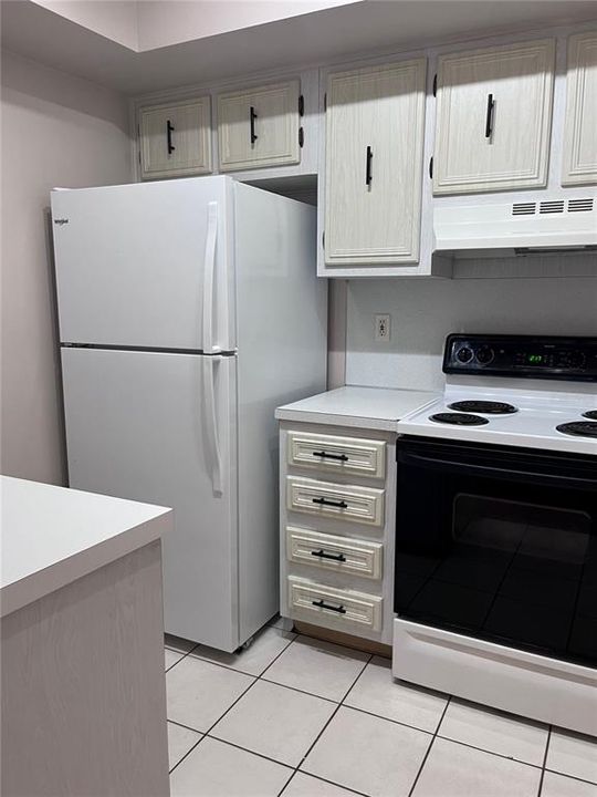 Active With Contract: $1,695 (1 beds, 1 baths, 765 Square Feet)